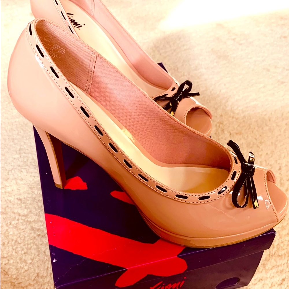 Beautiful Heels inPastel Pink with Blk stitching